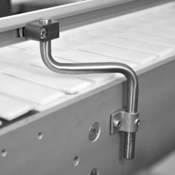 NOSILEC OGRAJICE Z VPENJALOM - ODMIK 80mm